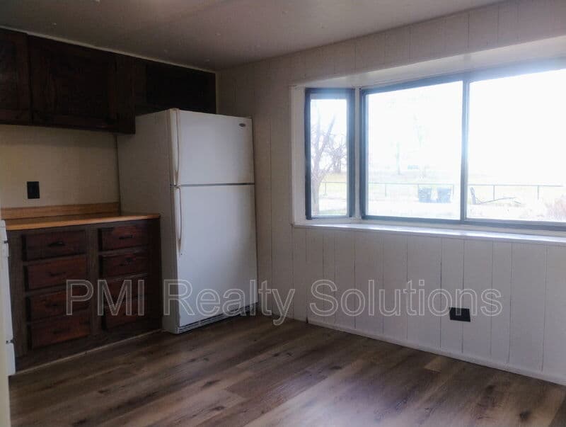 Porter House: 300 NW Elberta St