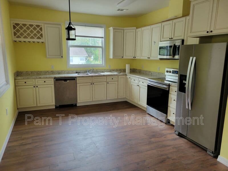 Savannah Condo: 1202 E 37th Unit B US