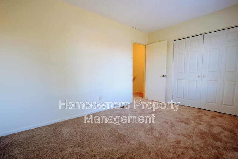 Fayetteville House: 421 Kirkcaldy Ct
