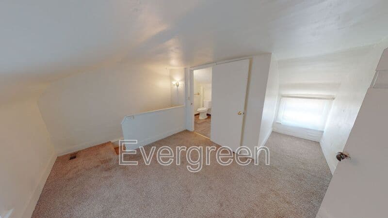 Butler House: 212 E Walnut Street