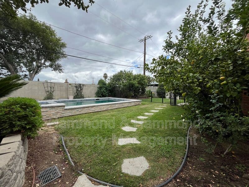 Granada Hills House: 16750 Index St.
