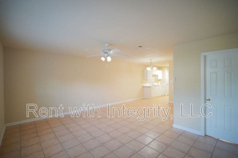 Tallahassee House: 859-1 W Brevard St
