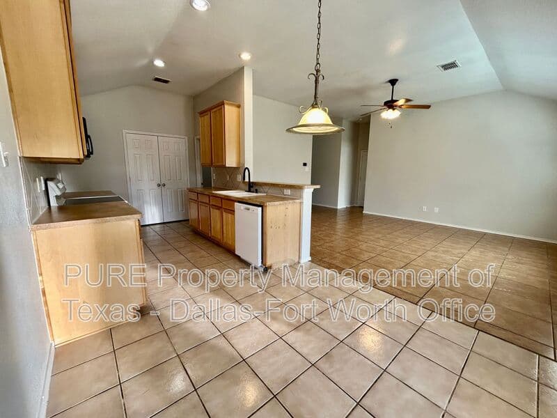 Fort Worth House: 321 Fossil Bridge Drive