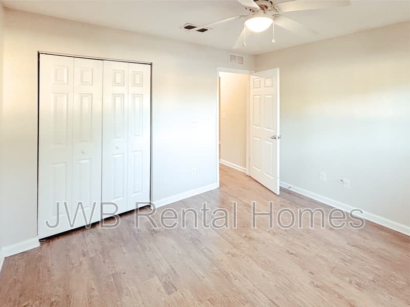 Jacksonville House: 2833 Circle St E