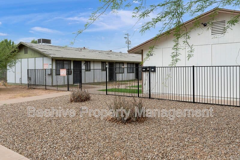 Phoenix House: 1634 E Monroe St