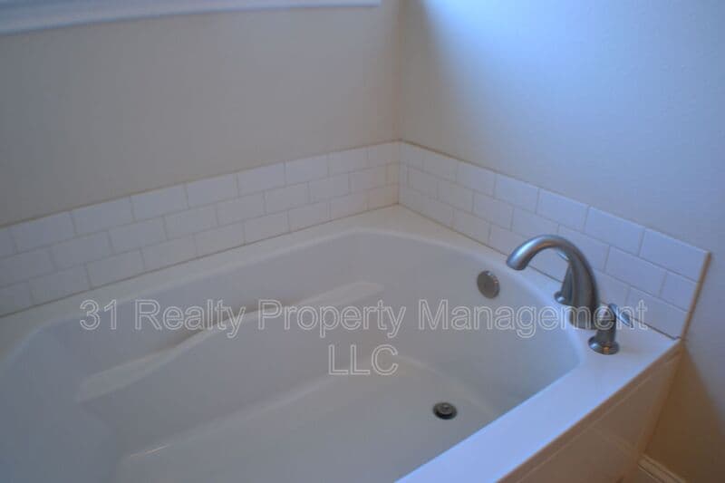 Midland House: 1220 Randolph Lane