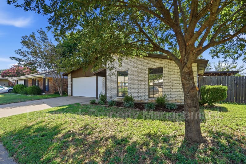 Arlington House: 2711 Treeview Drive