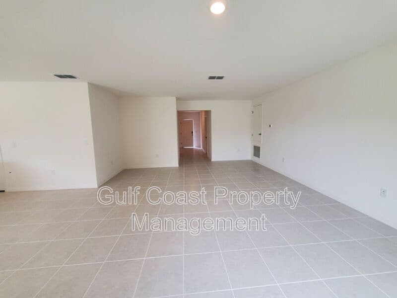 Port Charlotte House: 58 Kenly St