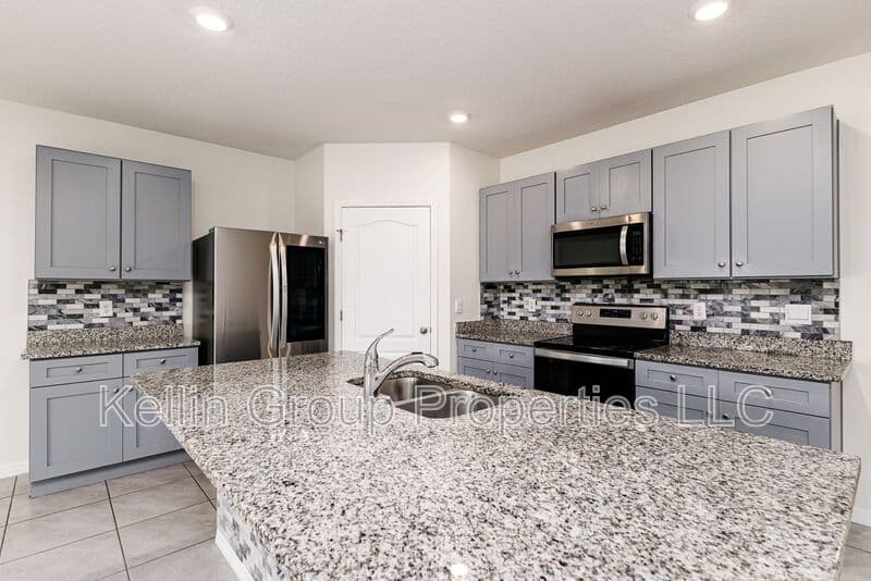 Haines City House: 972 Serchio St