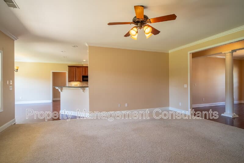 Madison House: 178 Sarah Jane Dr
