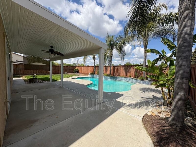 Visalia House: 5928 West Whitley Ave