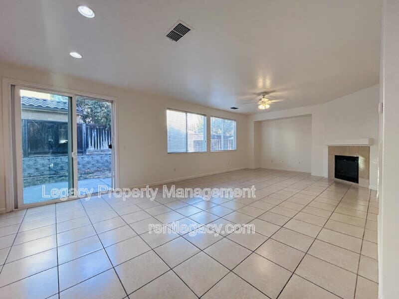 Fairfield House: 5085 Lockie Ln