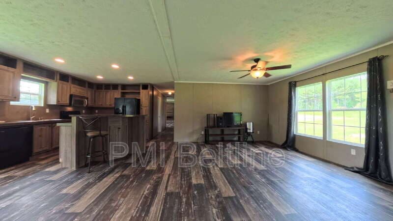 Douglasville House: 166 Clonts Road