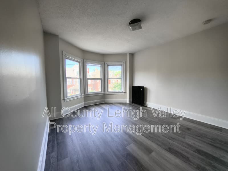 Easton House: 634 Seitz St
