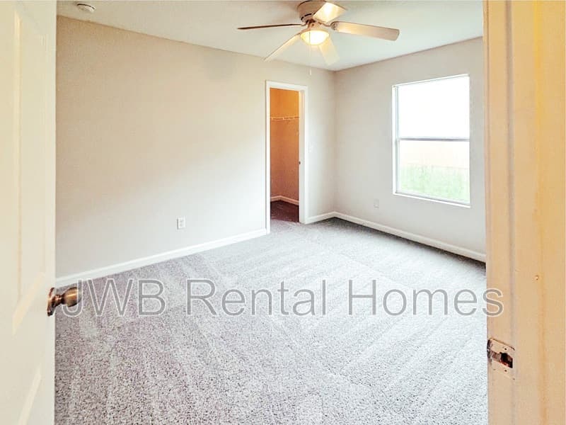 Jacksonville House: 8424 India Ave