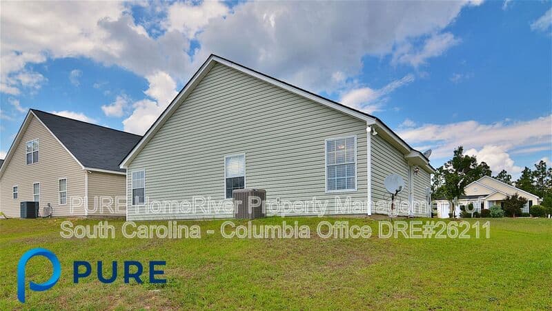Columbia House: 418 Legend Oaks Dr