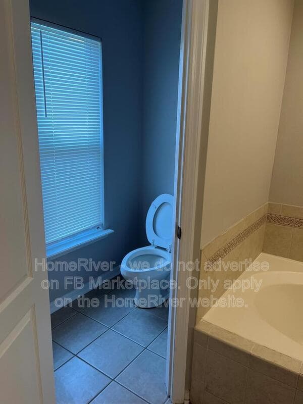 Jacksonville House: 11008 Apple Blossom Trl W