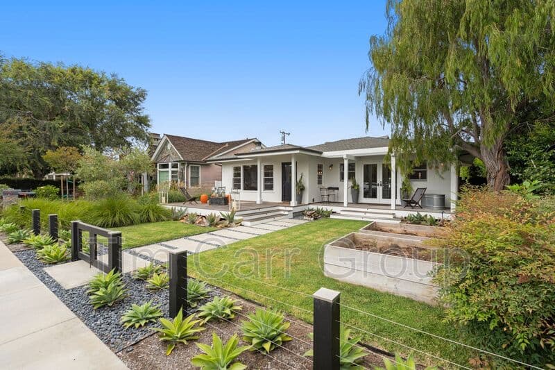 Costa Mesa House: 274 Magnolia St