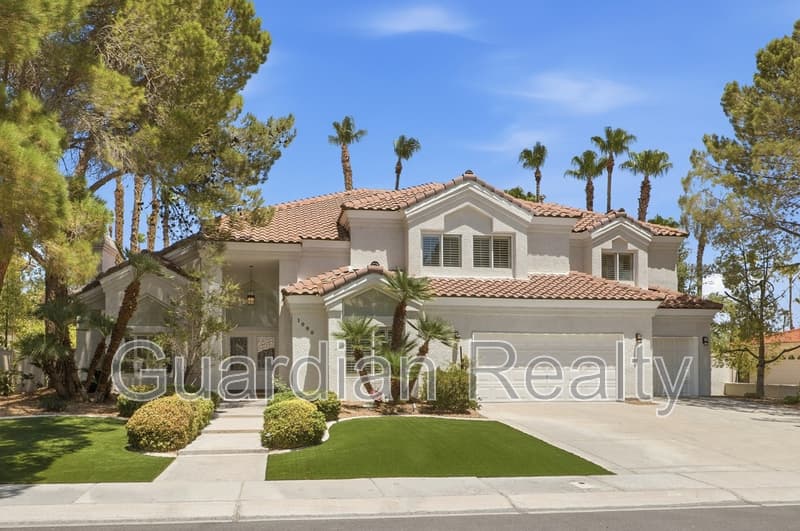 Henderson House: 1888 Woodhaven Dr