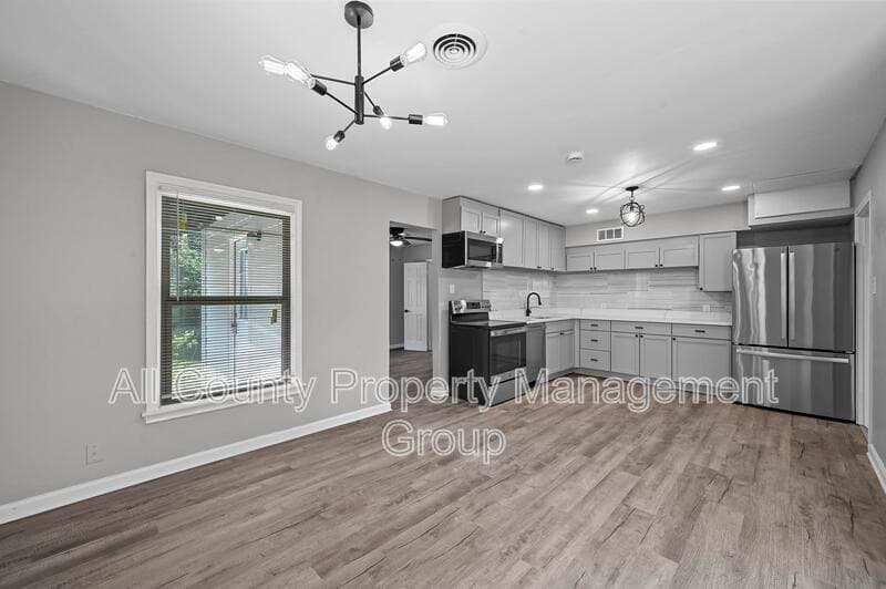 Dallas House: 3677 Rockdale Drive