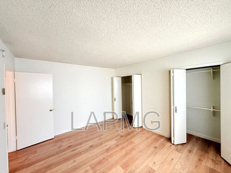 Los Angeles House: 1275 Barry Avenue