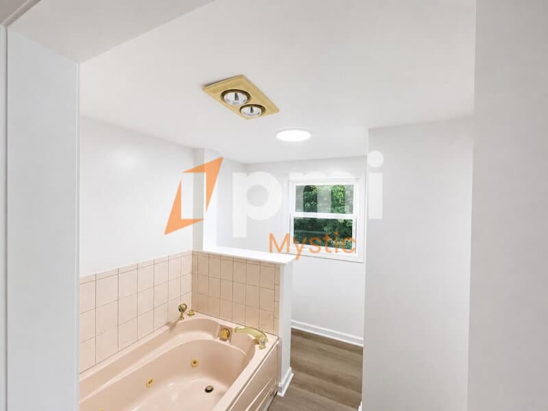 Mystic House: 106 Deerfield Ridge Dr