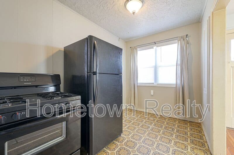 Norman House: 1127.5 W Eufaula Street