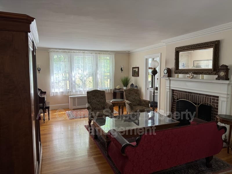 Beverly House: 38 Baker Ave