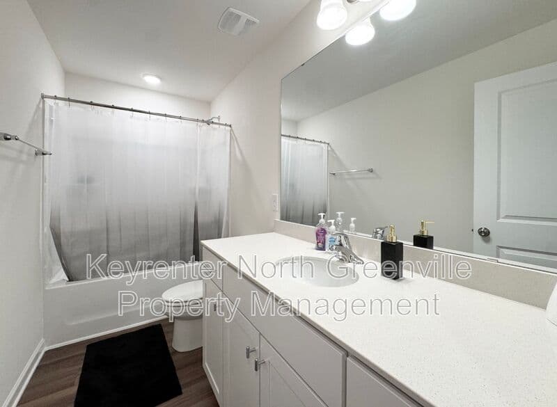 Simpsonville House: 612 Columbus Cir
