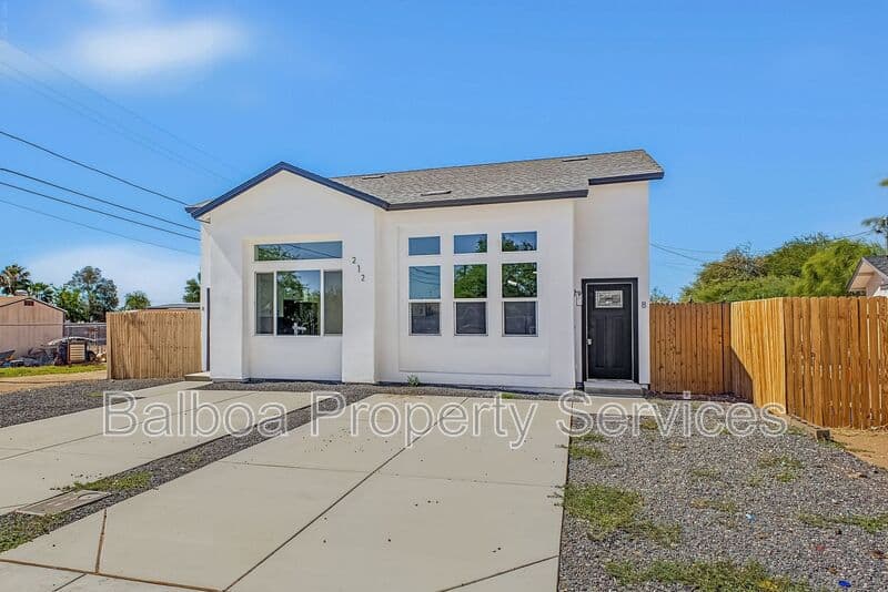 Buckeye Condo: 212 2nd Ave E