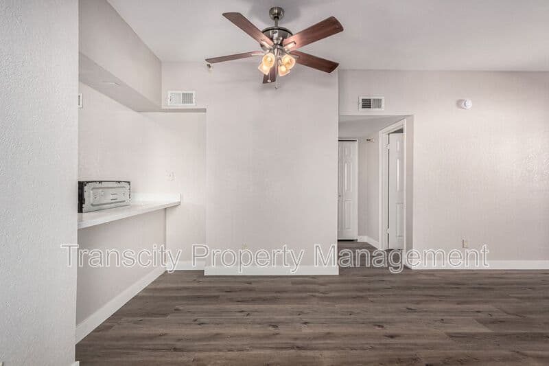 Scottsdale House: 8020 E Thomas Rd