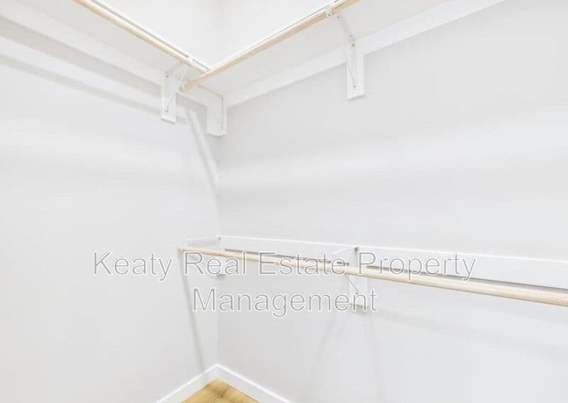 Lafayette House: 1120S Washington Street - Unit 201