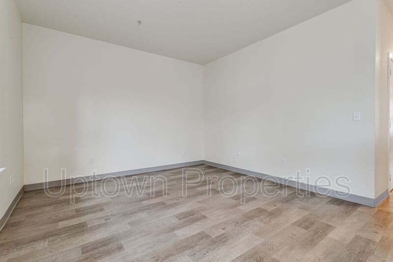 Fairview House: 2655 NE 205th Ave