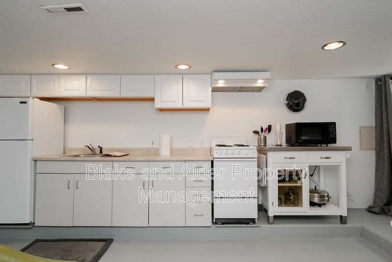 Portland House: 5936 SW 30th Ave