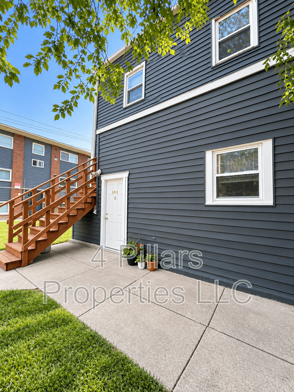 East Chicago Condo: 1311 E Columbus Dr