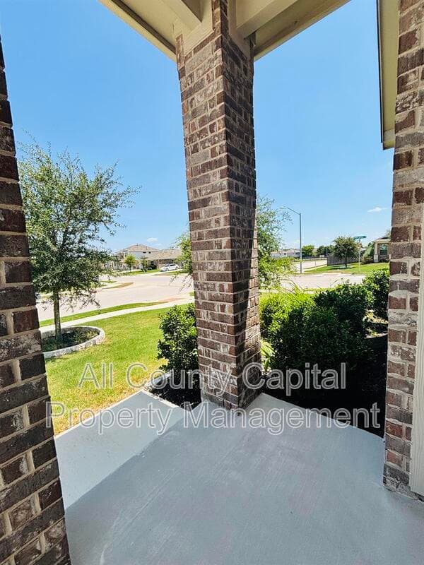 Pflugerville House: 21300 Bird Wing Dr