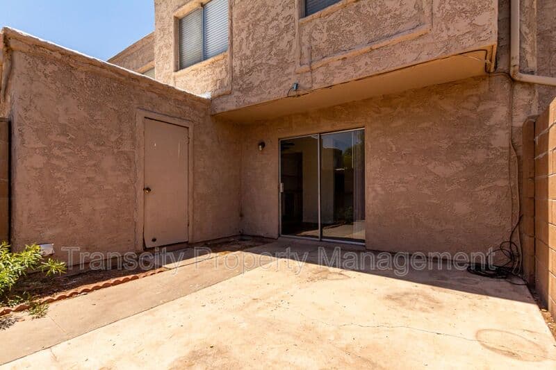 Mesa House: 600 S Dobson #102