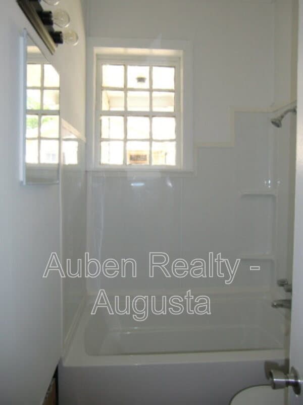 Augusta House: 1914 1/2 Kratha Drive