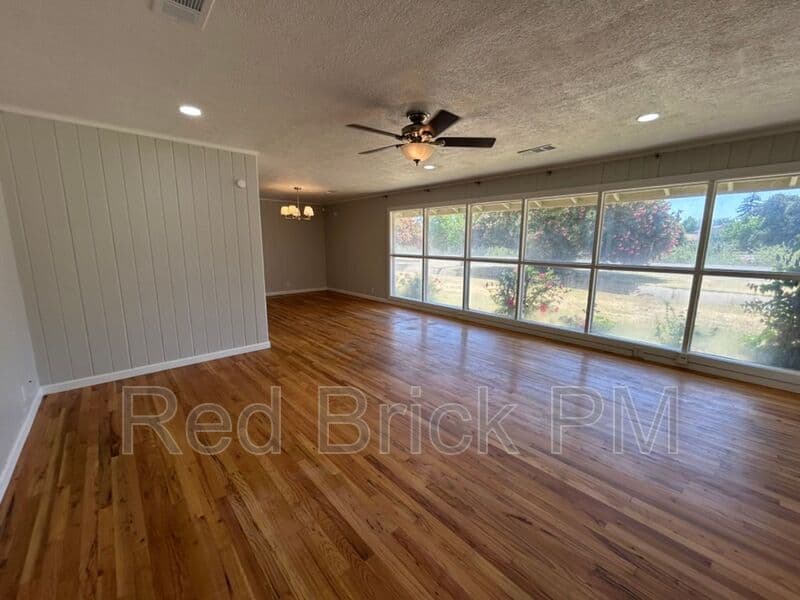 Merced House: 1101 E North Bear Creek Dr.