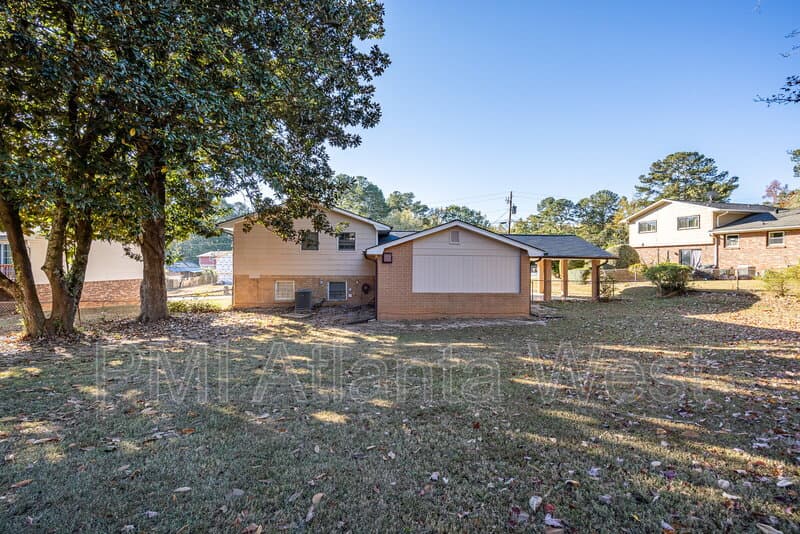 College Park House: 2135 Knighton Drive