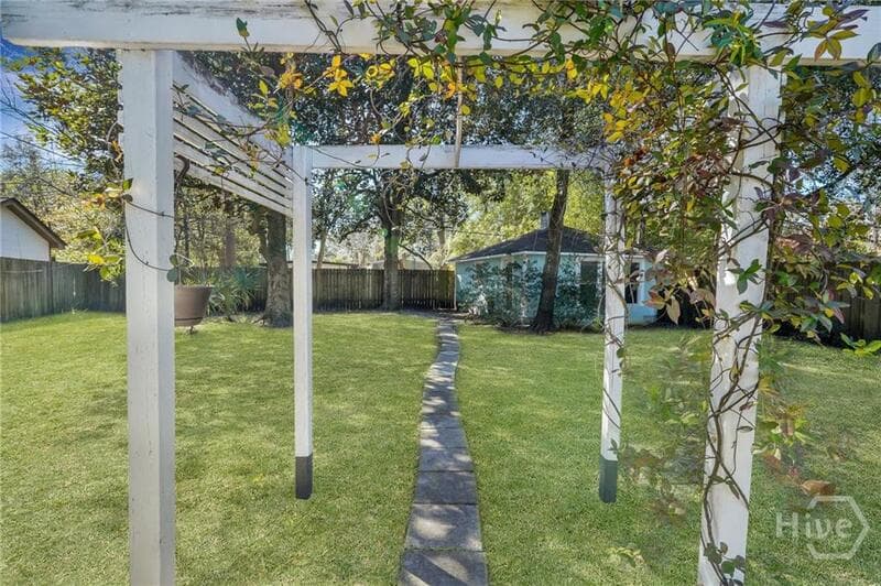 Savannah House: 2337 Shirley Drive
