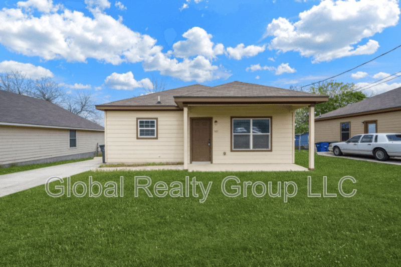 New Braunfels House: 161 S Krueger Ave