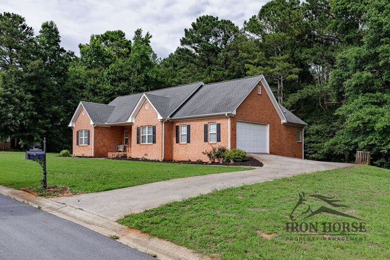 Athens House: 411 Timber Creek Dr