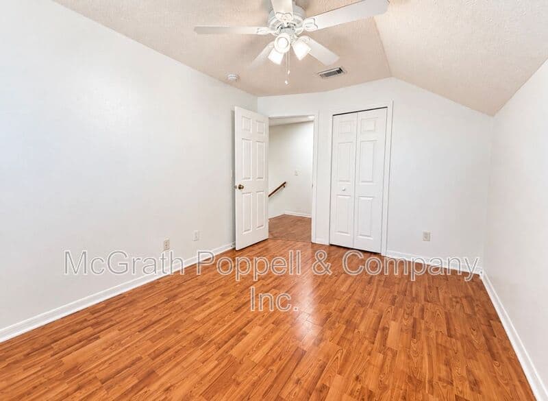 VALRICO House: 516 CAPE COD CIR