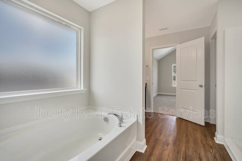 Hinesville House: 88 Fridley Ln