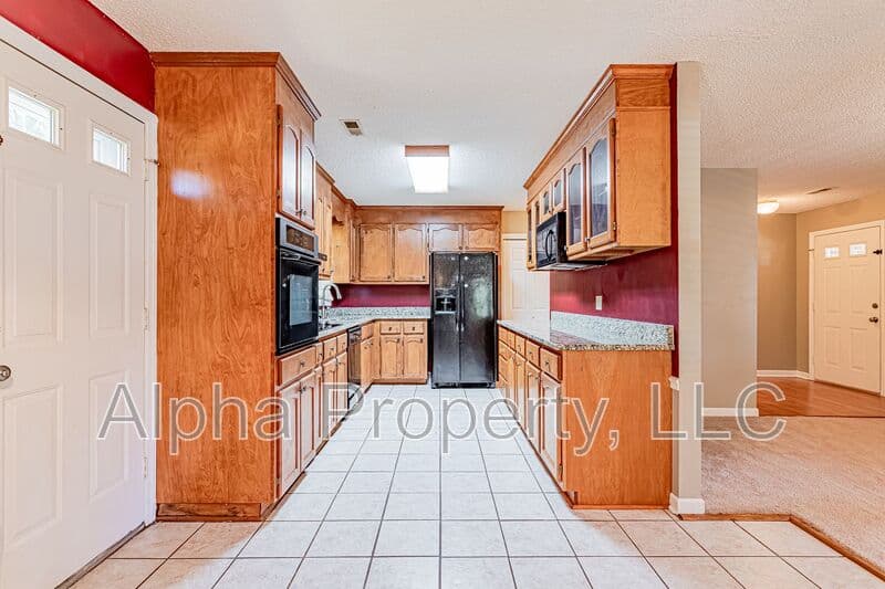 Lyman House: 155 Stewart Dr