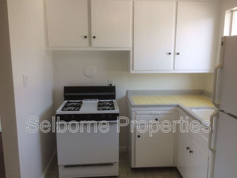 San Leandro House: 529 Callan Ave