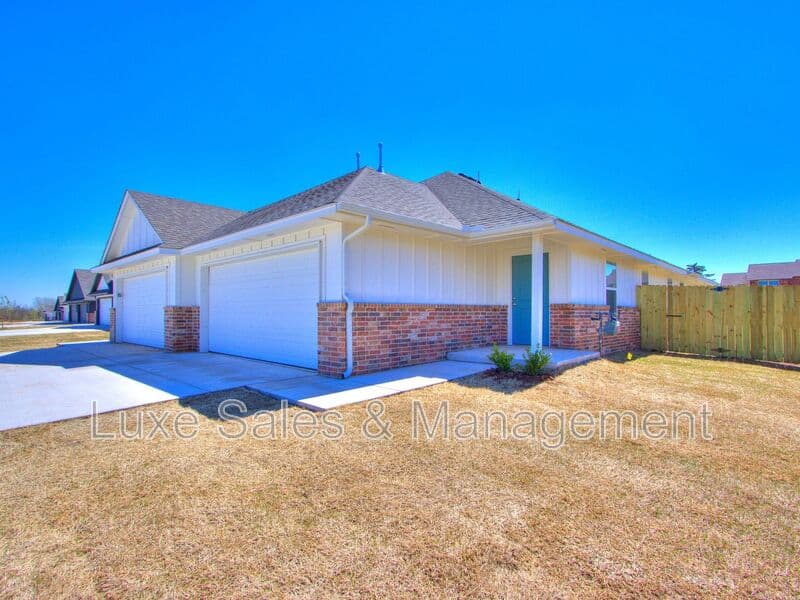 El Reno House: 1515 Pavy Parkway