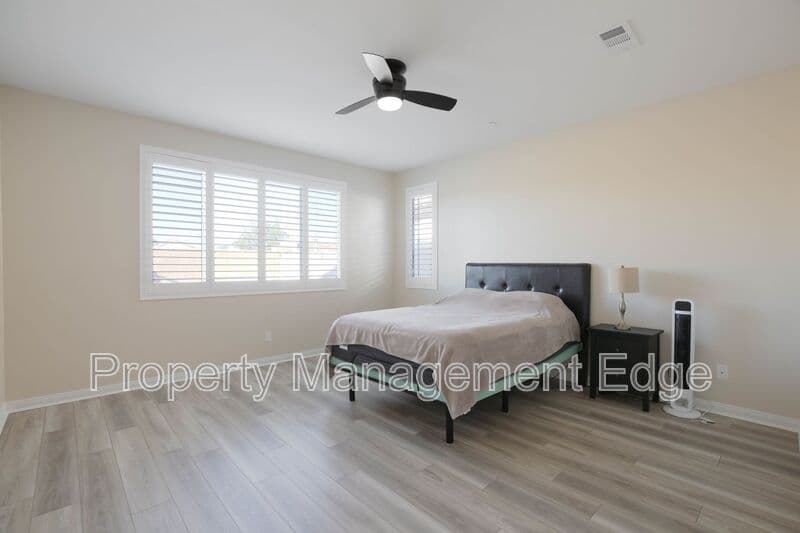Menifee House: 29337 Chestnut St