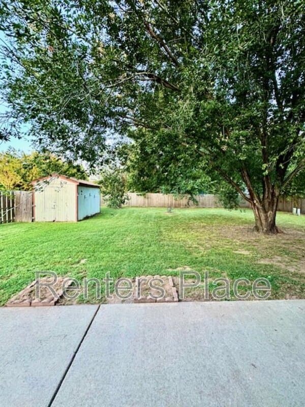 Broken Arrow House: 621 South Fir Avenue